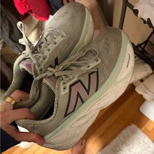 New Balance Women's Green Fresh Foam Mores